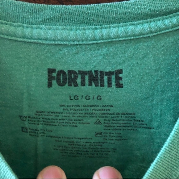 Fortnite green short sleeve graphic tee in size L - Picture 4 of 4